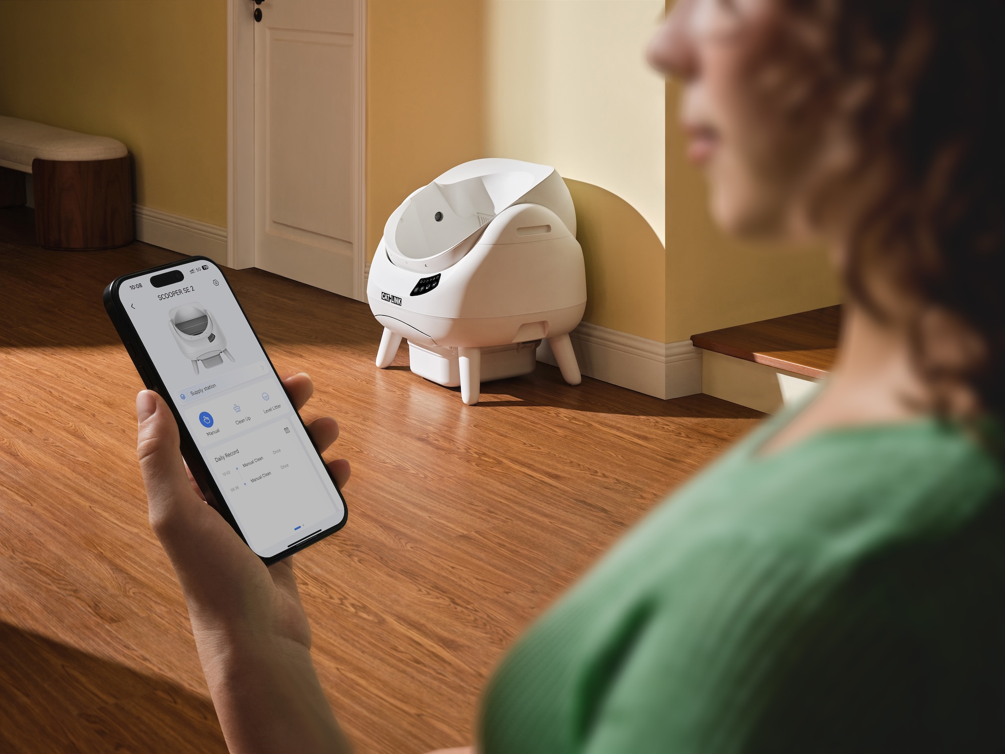 CATLINK Open X lifestyle image product in use
